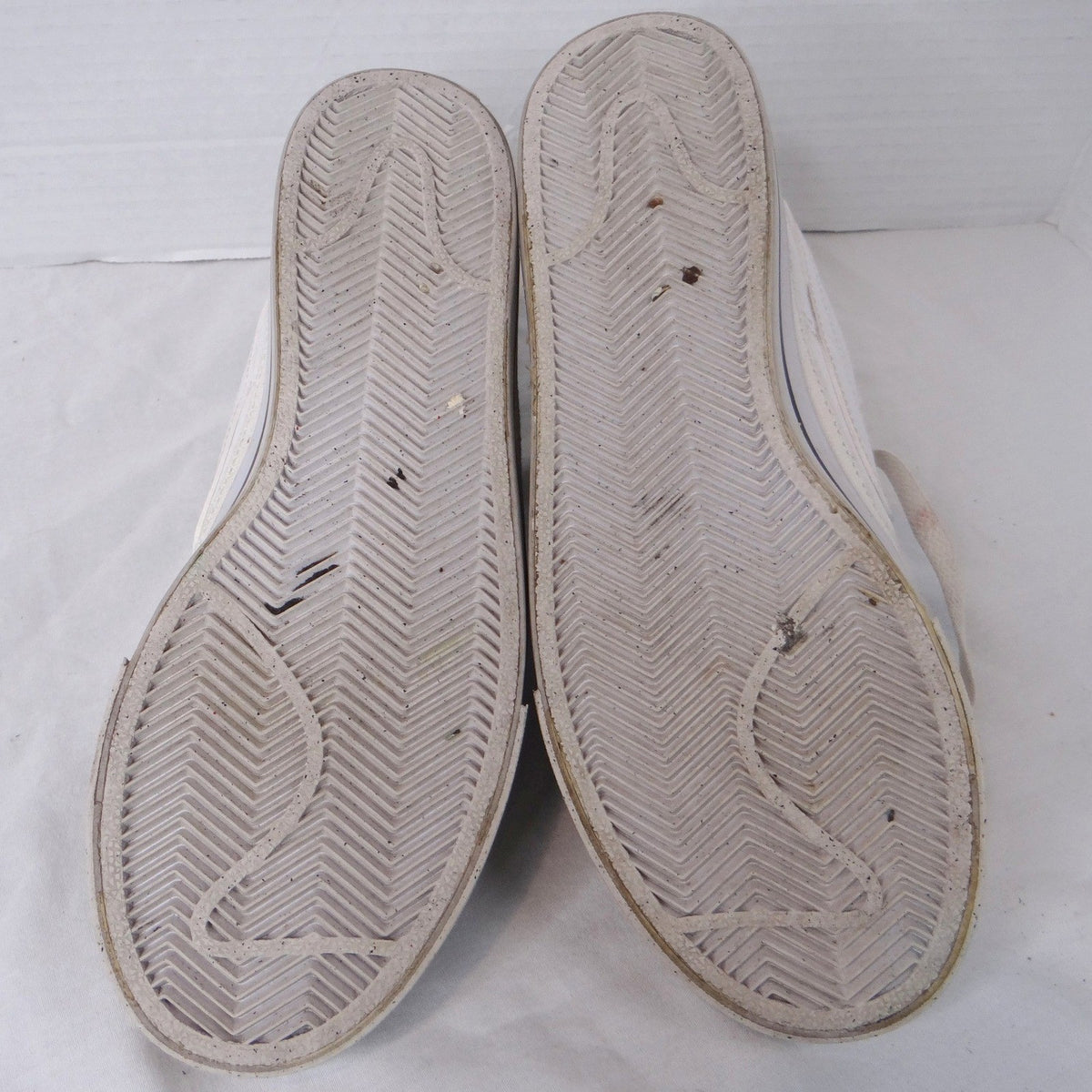 Nike Sport Shoes DH3161 101 White Lace Up Sneakers Youth Size 6.59
