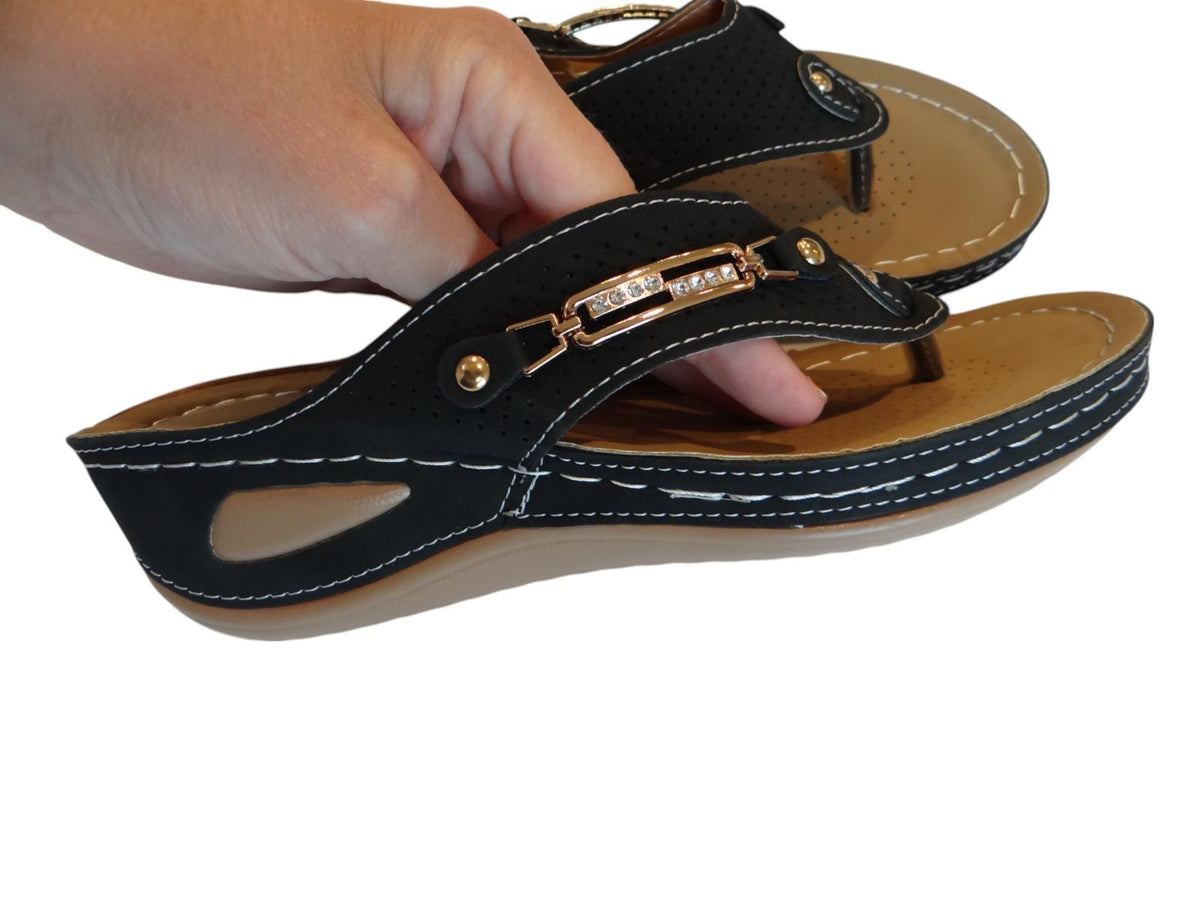 Stylish Women's Black Flip-Flop Sandals with Decorative Buckle0