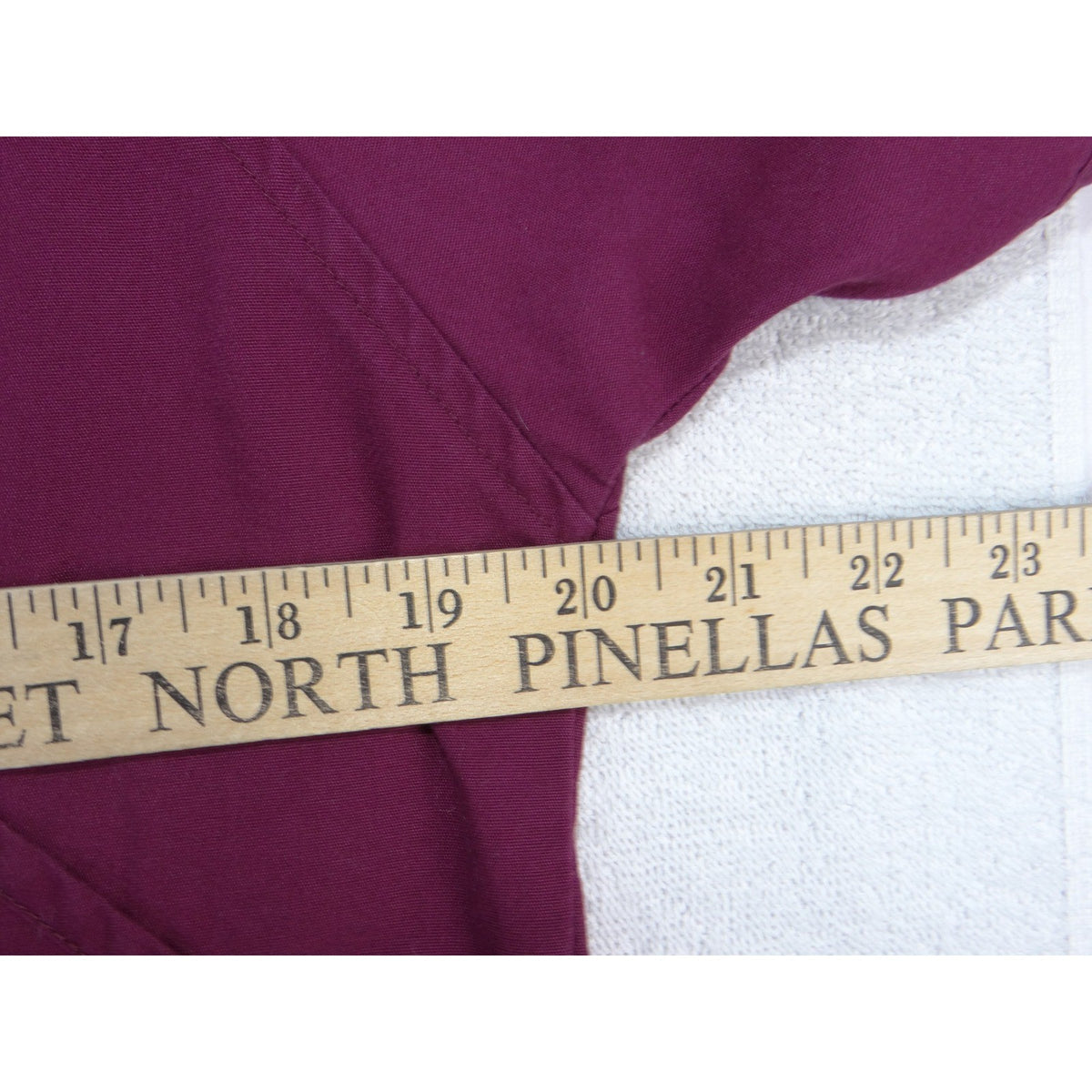 Butter-Soft Scrub Top Womens Small Burgundy V-Neck Short Sleeve Raglan Pockets3