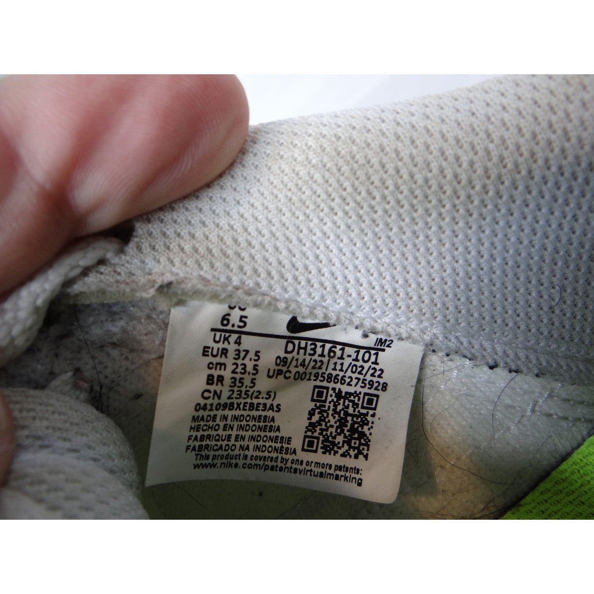 Nike Sport Shoes DH3161 101 White Lace Up Sneakers Youth Size 6.52
