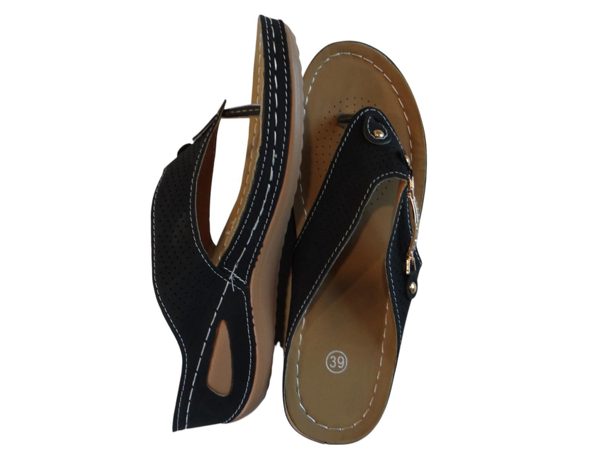 Stylish Women's Black Flip-Flop Sandals with Decorative Buckle4