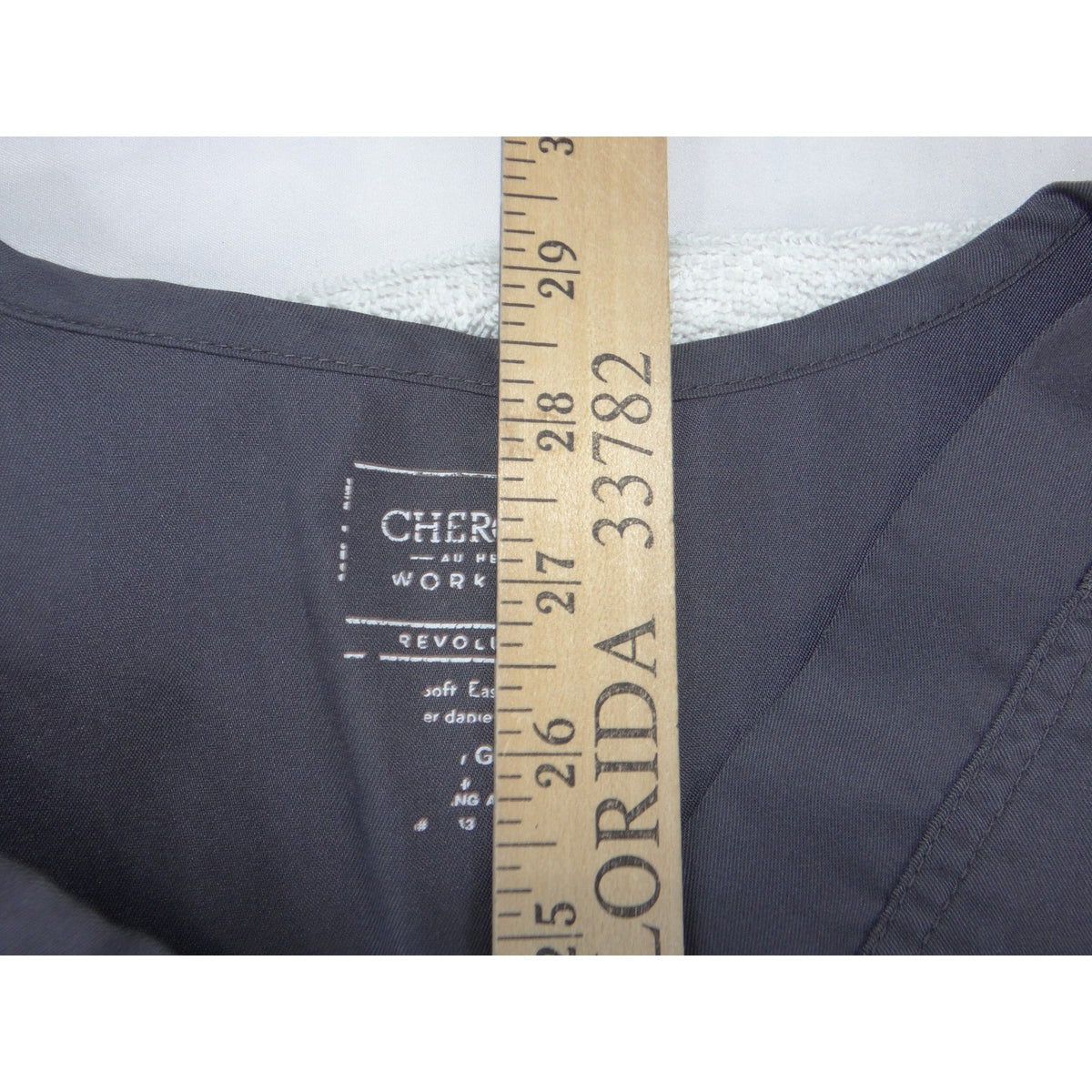 Cherokee Workwear Revolution Scrub Top Mens Large Gray V Neck WW670 40495