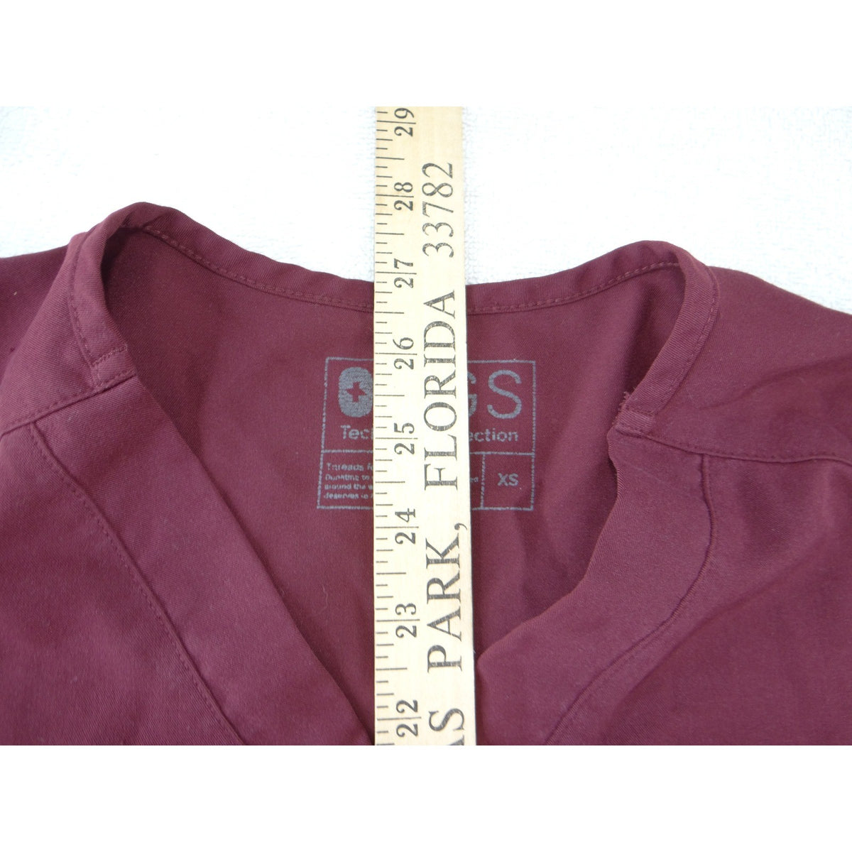 FIGS Technical Collection Women Maroon Burgundy V-Neck Scrub Top XS5
