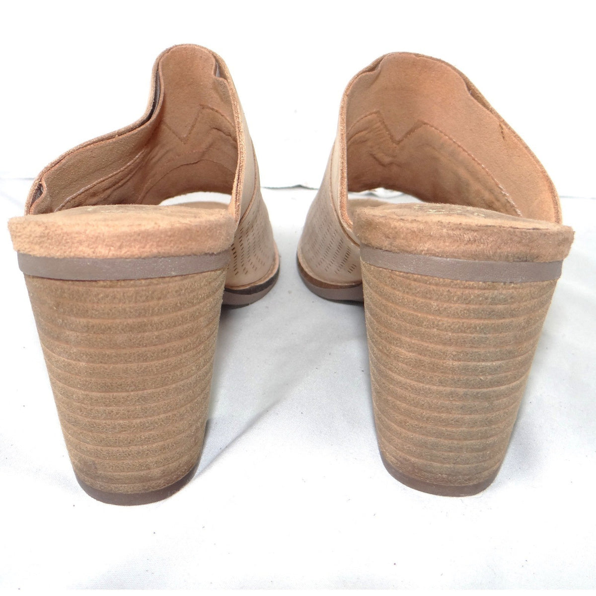 TOMS Majorca Perforated Suede Mules Sand Tan Block Heel Sandals Womens 7.5