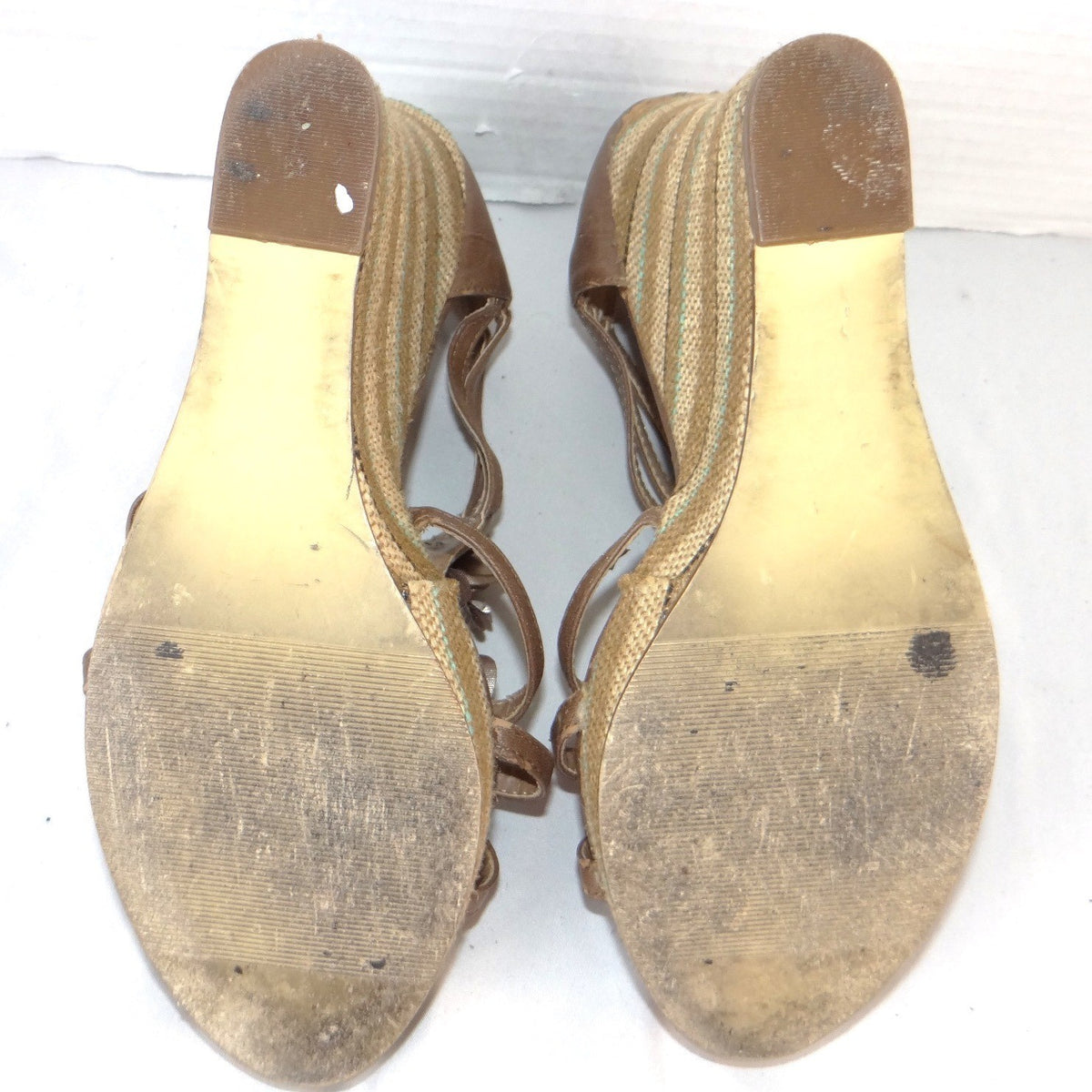 Sbicca of California Womens Floral Wedge Sandals Taupe Strappy Flower Heels 95