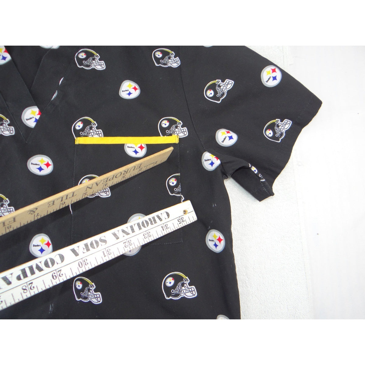 NFL Team Apparel Pittsburgh Steelers Scrub Top Womens Black V-Neck Logo Print L5