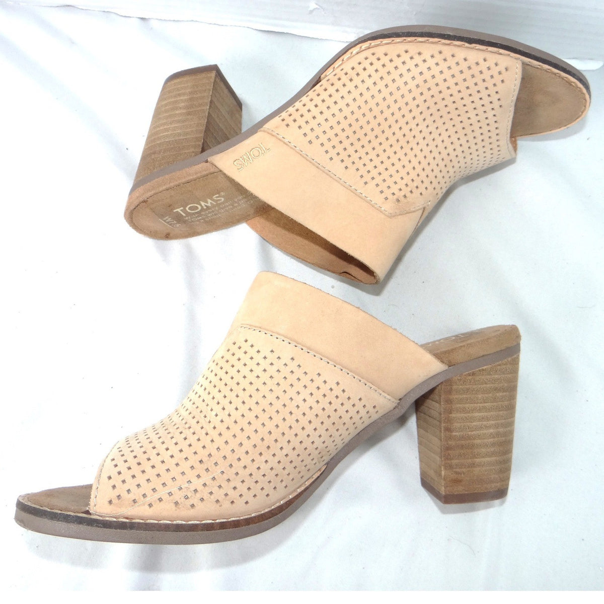 TOMS Majorca Perforated Suede Mules Sand Tan Block Heel Sandals Womens 7.5