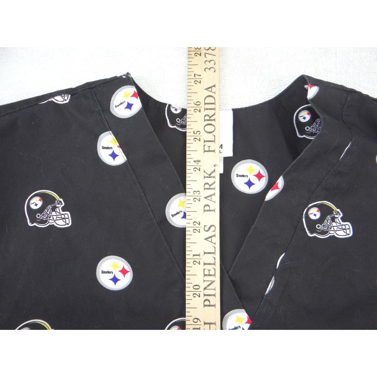 NFL Team Apparel Pittsburgh Steelers Scrub Top Womens Black V-Neck Logo Print L9