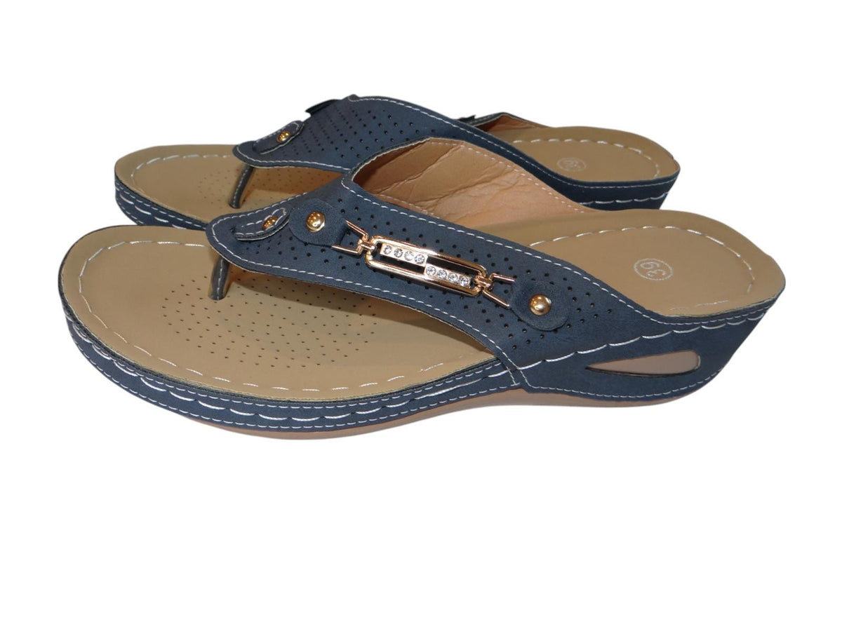 Stylish Women's Black Flip-Flop Sandals with Decorative Buckle6