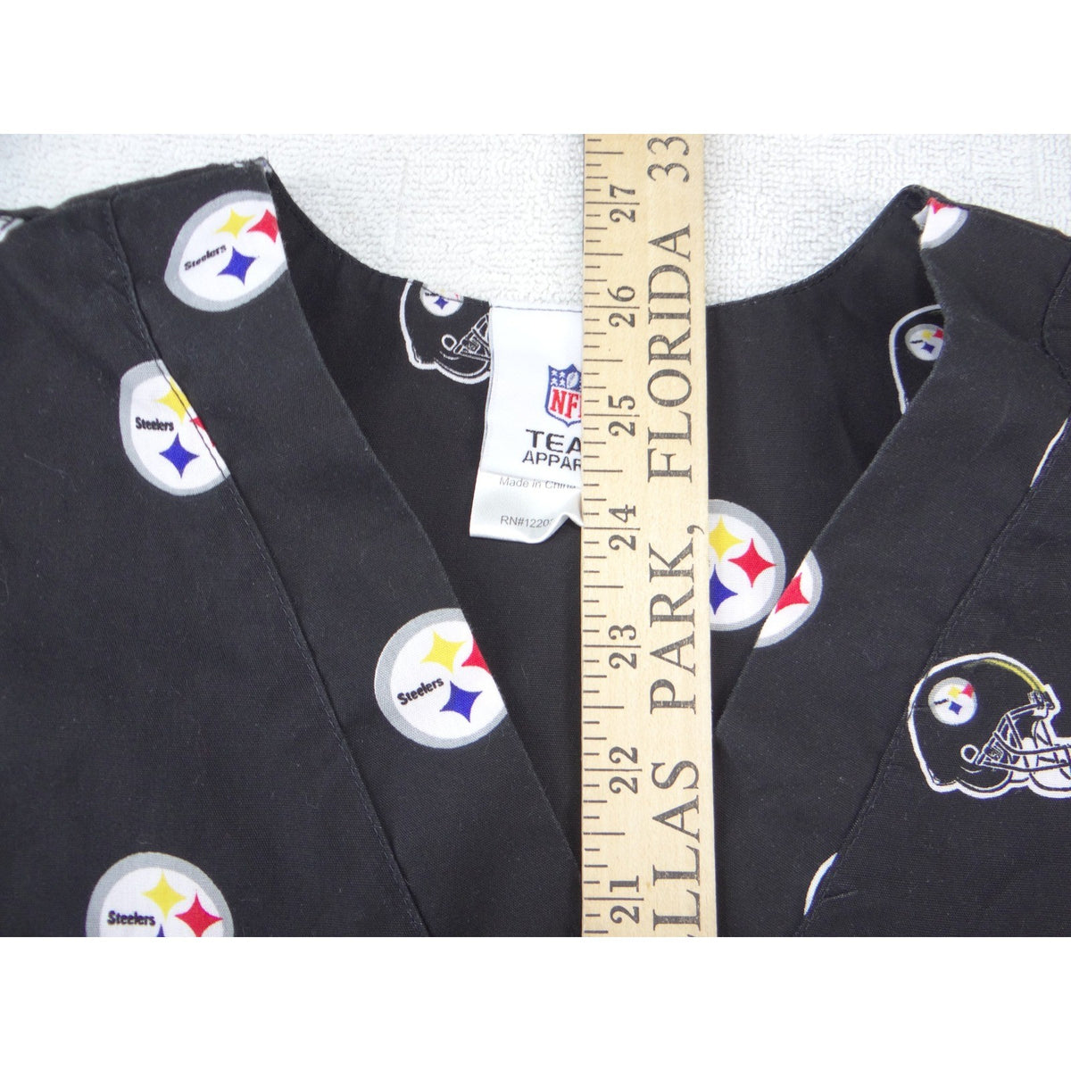 NFL Team Apparel Pittsburgh Steelers Scrub Top Womens Black V-Neck Logo Print L7