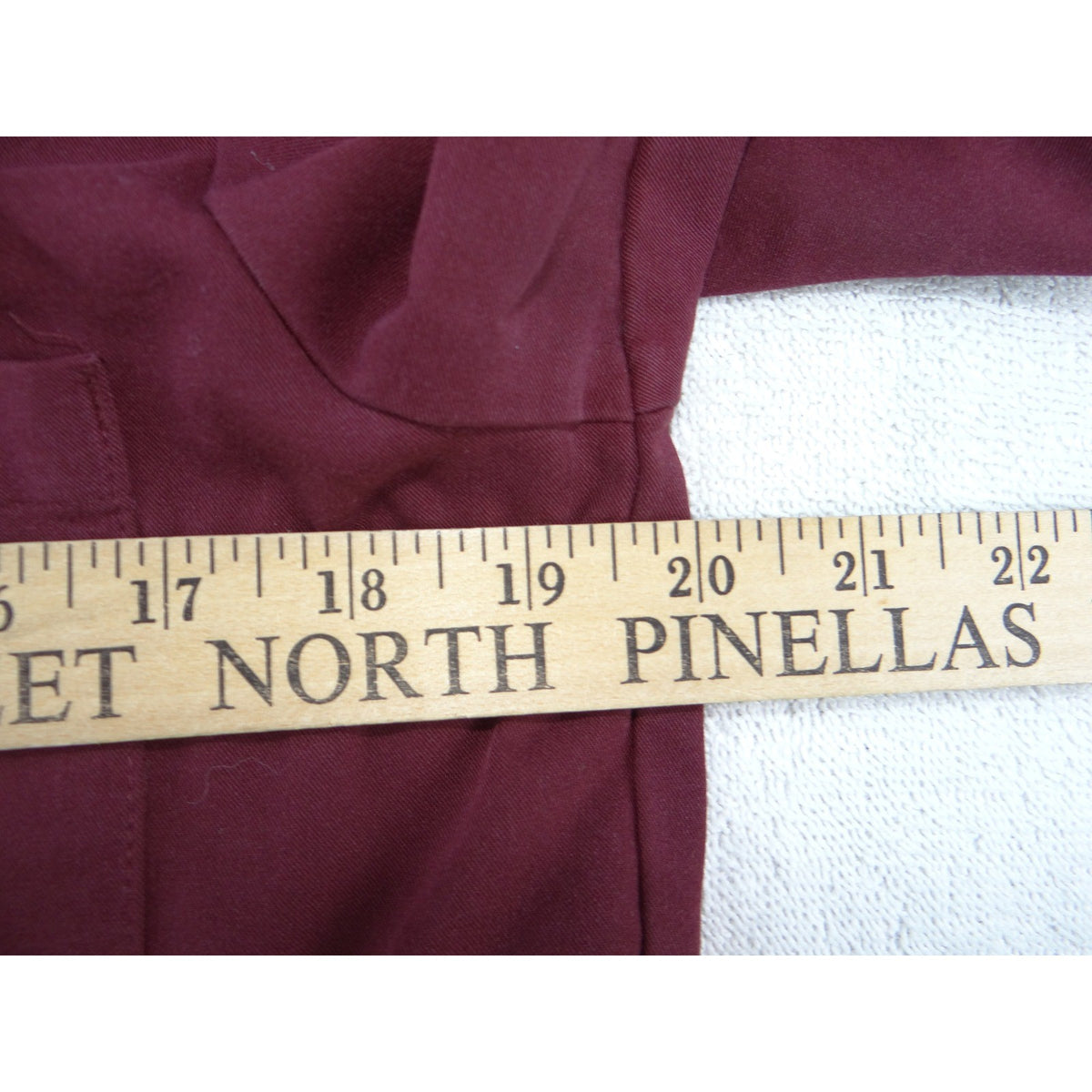 FIGS Technical Collection Women Maroon Burgundy V-Neck Scrub Top XS4