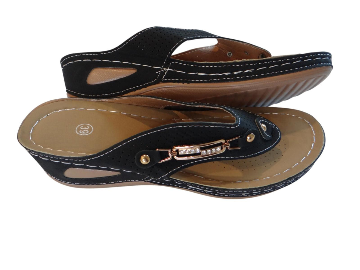 Stylish Women's Black Flip-Flop Sandals with Decorative Buckle2